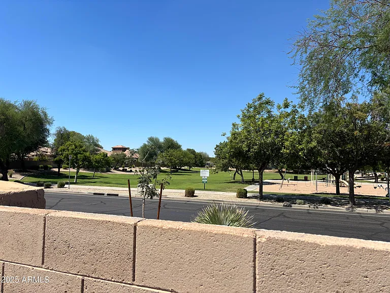 434 E Sheffield Ave — Photo 13
