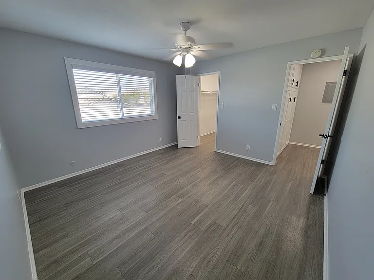 Marquis Apartments — Photo 42