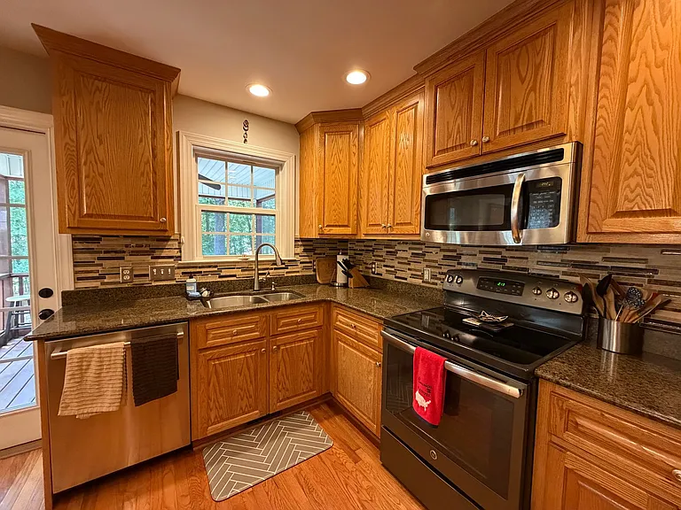 35 Woodbury Ln — Photo 12