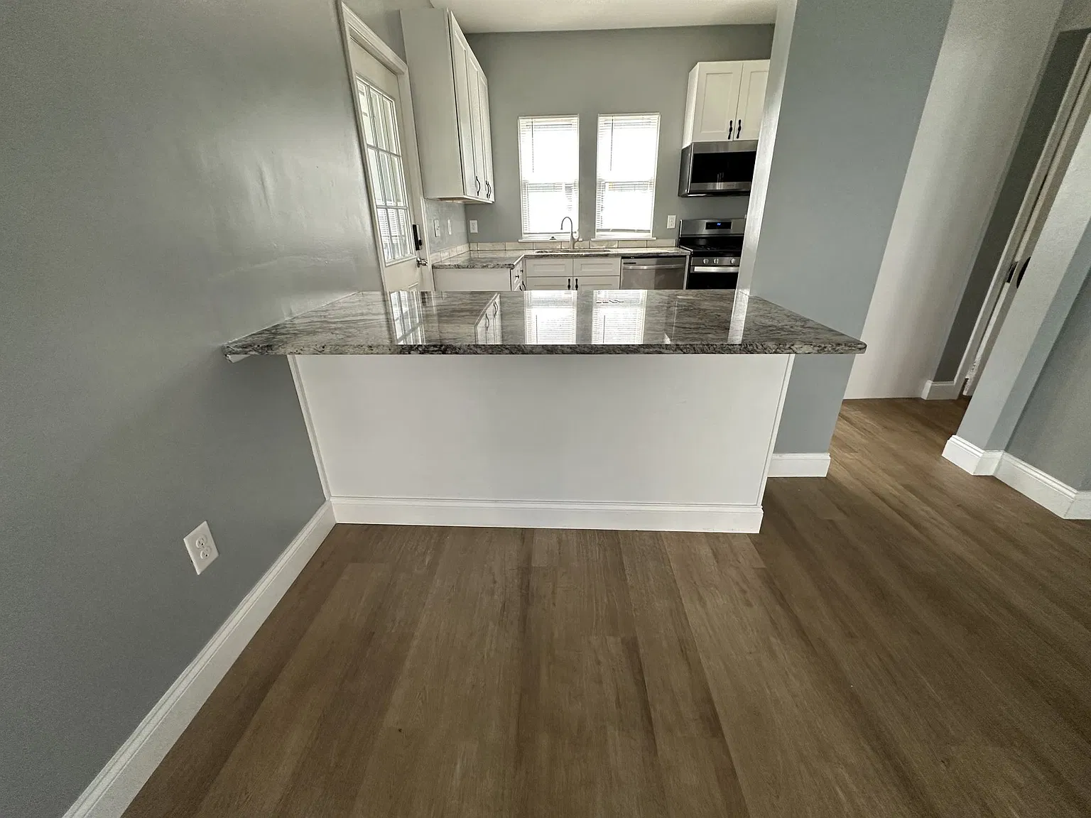 4 bed, 1922 sqft, $3,090 — Photo 3