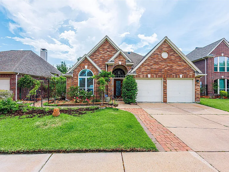 1247 Misty Lake Ct — Photo 31