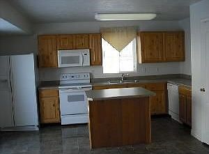 2nd image of 2219 E Lennox Ln