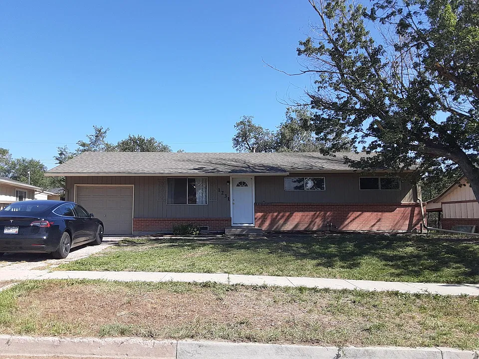 1231 Rainier Dr