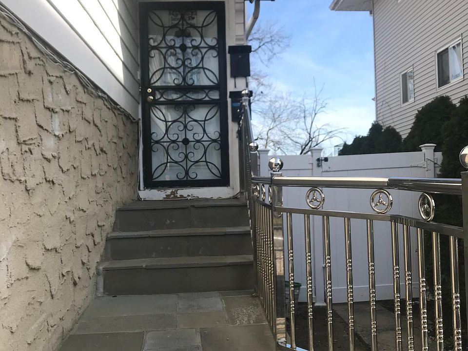 1st image of 11 Valerie Dr #2