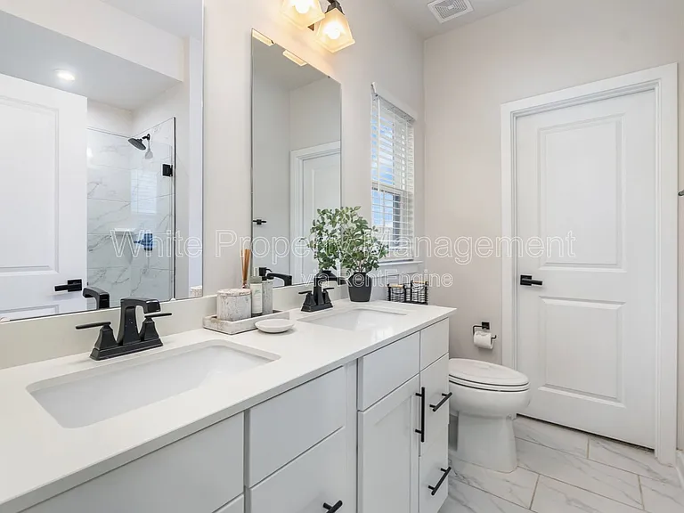 4742 Chastain Ave — Photo 10