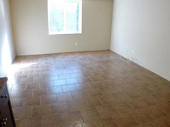 2nd image of 448 Simcoe St #107