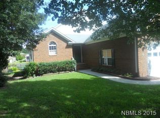 327 Lakemere Dr, New Bern, NC 28562
