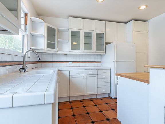 5th image of 1524 Yale St APT 7