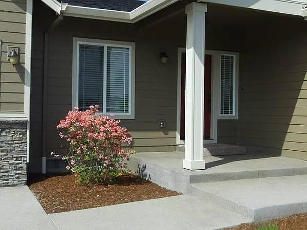 4 bed, 2225 sqft, $2,795 — Photo 2