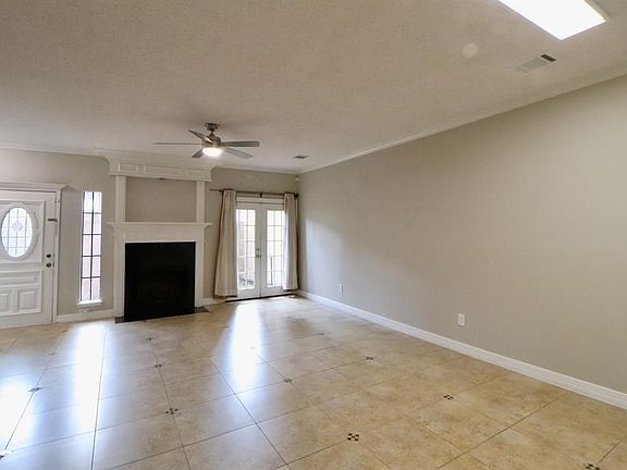 5th image of 722 Country Place Dr APT B