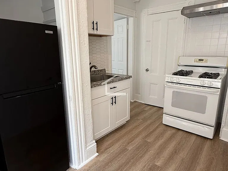 8 Greylock Rd — Photo 1