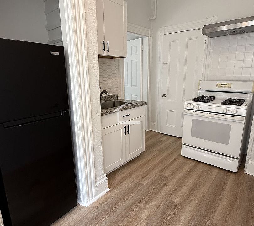 1st image of 8 Greylock Rd