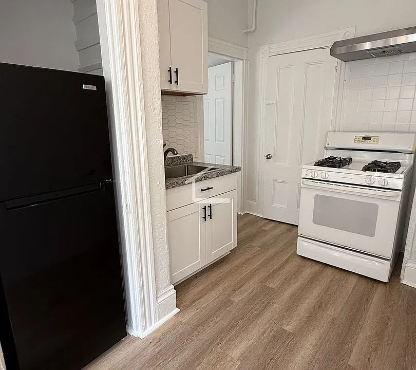 8 Greylock Rd