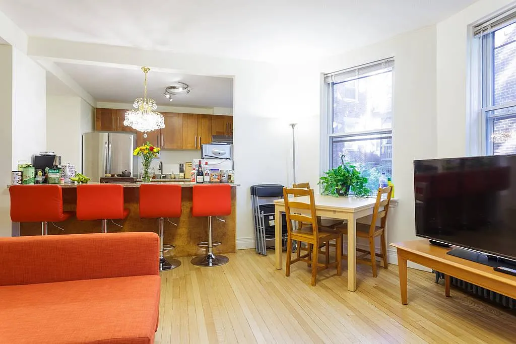 3 bed, 1200 sqft, $4,200 — Photo 2