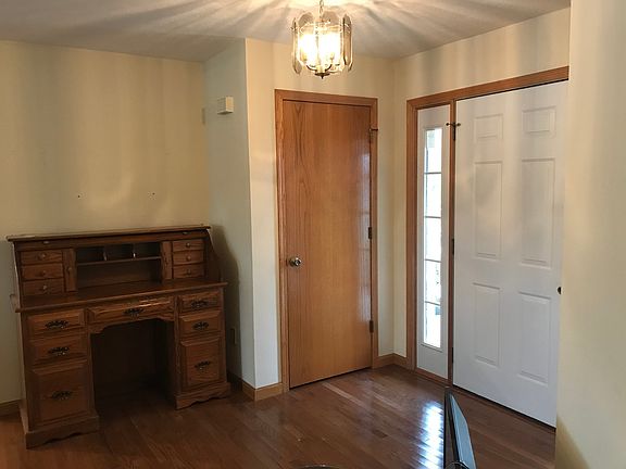 5th image of 129 Mohican Ln