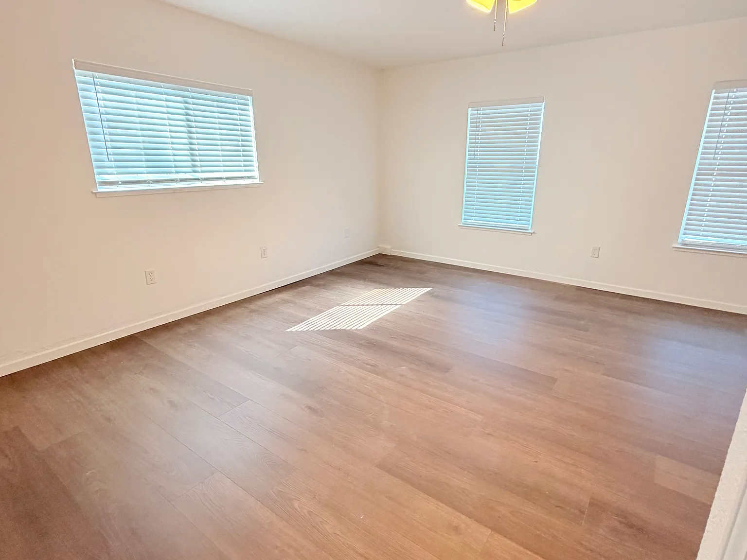 4 bed, 1368 sqft, $2,300 — Photo 4