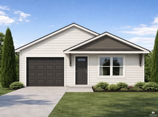 813 14th St, Wamego, KS 66547