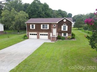 3307 Peachtree Pl, Lenoir, NC 28645