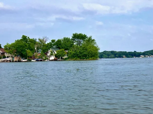 2001 Arbor Ln, Mound, MN 55364