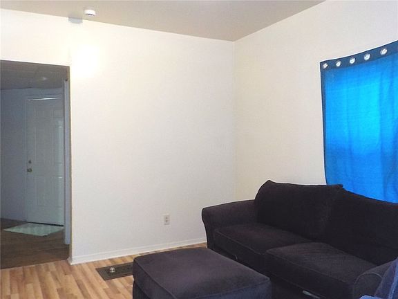 4th image of 28 Finch St