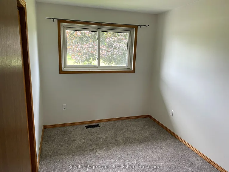 2350 7th Line #MAIN FLOOR — Photo 9