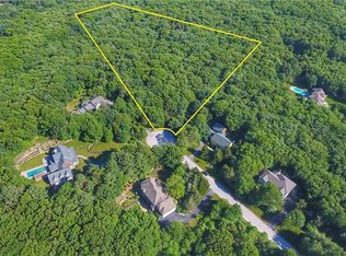 10 Sparrow Ln, East Greenwich, RI 02818