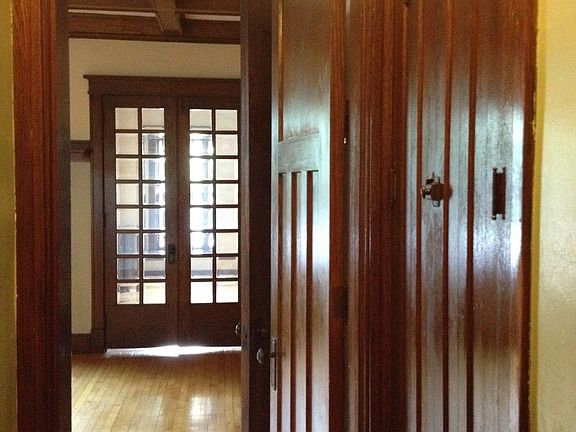 5th image of 529 Hickory St #House