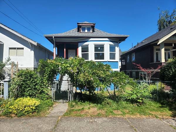 1st image of 967 E 14th Ave
