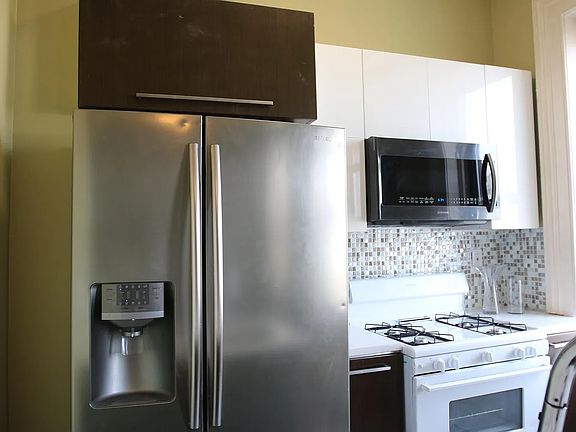 3rd image of 3304 Hudson Ave APT 2