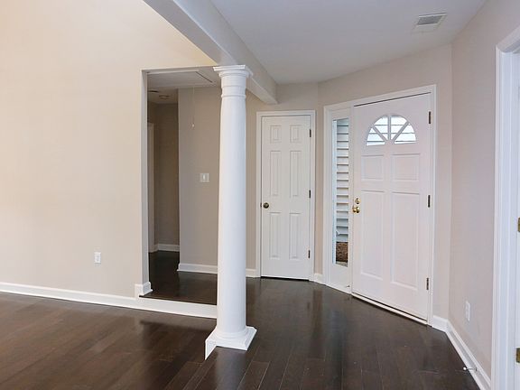 5th image of 104 White Oak Way