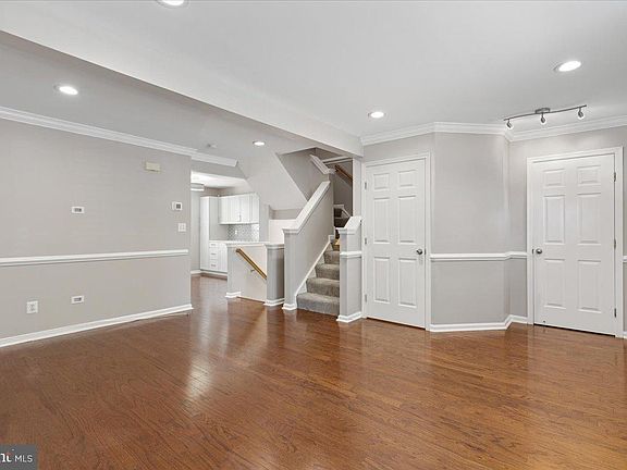 3rd image of 4936 Marshlake Ln