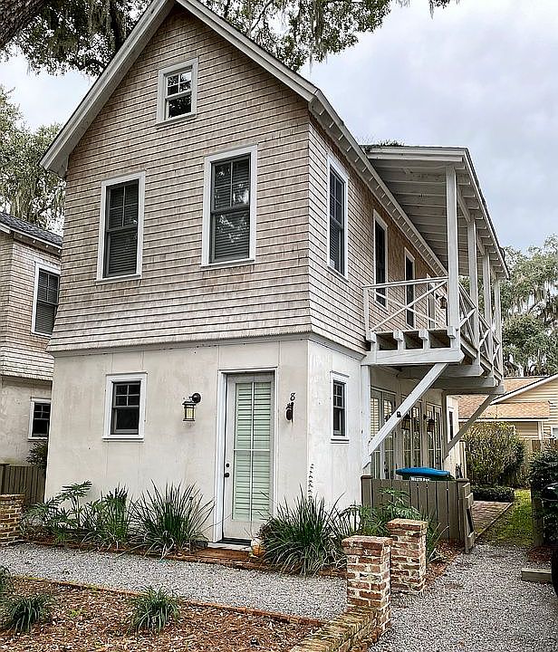1st image of 905 16th St Unit 8