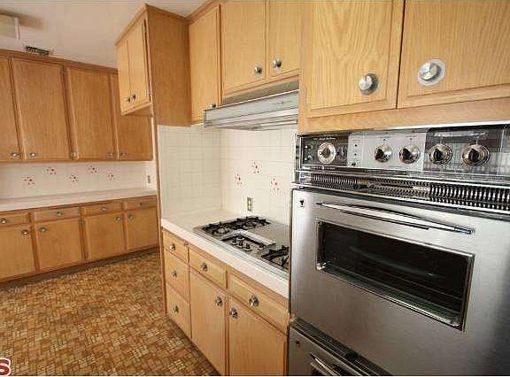 2nd image of 2360 Greenfield Ave