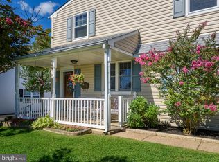 9818 Woodfern Rd, Philadelphia, PA 19115
