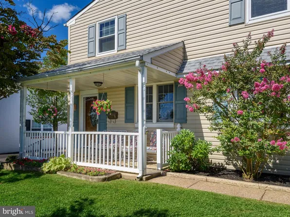 9818 Woodfern Rd, Philadelphia, PA 19115
