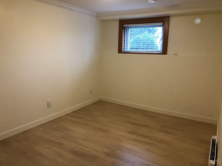 4136 Gilpin Cres #2 — Photo 7