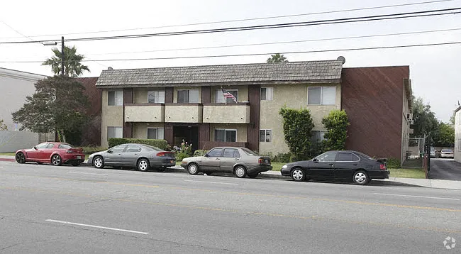 11600 Oxnard St. — Photo 1