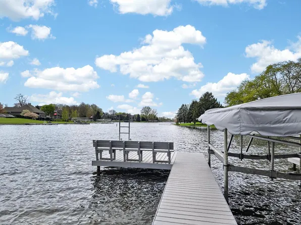 N52W35511 W Lake DRIVE, Oconomowoc, WI 53066