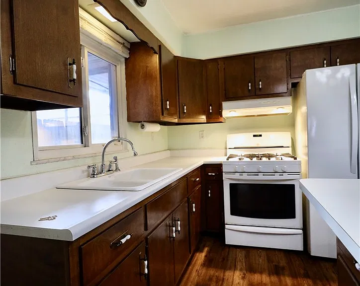 425 Pearl St — Photo 17