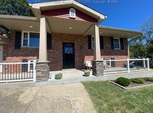 101 Fairview Dr, Nitro, WV 25143