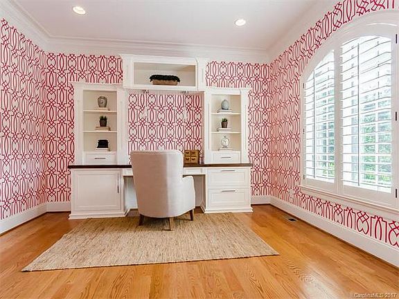 3rd image of 714 Sainte Rose Ln
