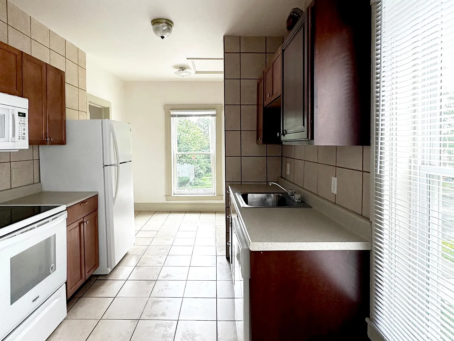 2 bed, 1.5 bath, 1200 sqft, $645 — Photo 3