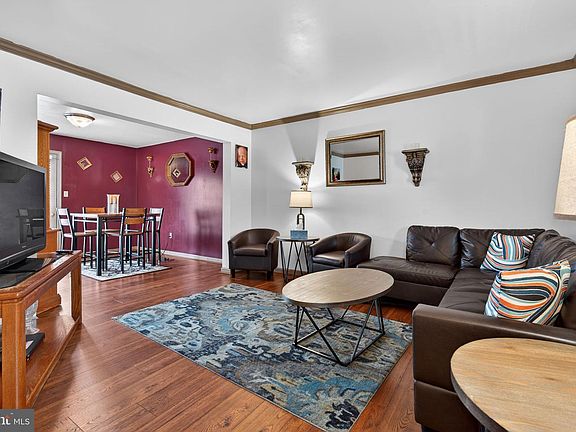 4th image of 10 Cold Stream Dr