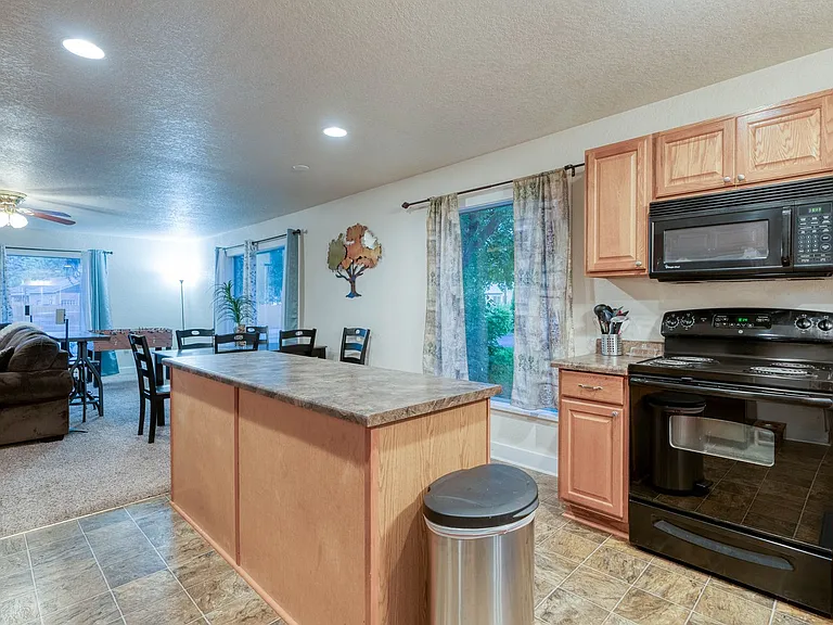 430 S Meridian Rd — Photo 16