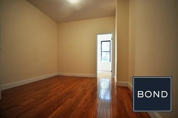 Rented by Bond New York | media 3