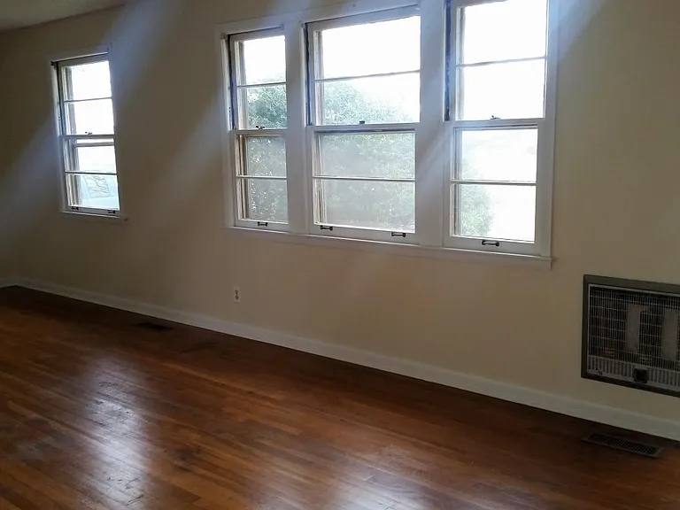4005 Mem Pkwy N — Photo 4