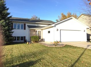 995 Bluehill Ave, Fond Du Lac, WI 54935