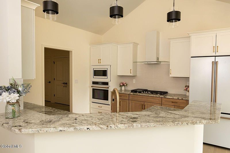 5th image of 105 Maxwell Road