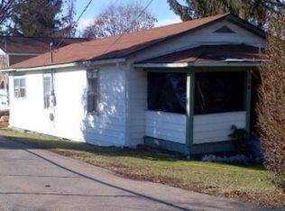 208 Selden St, Crab Orchard, WV 25827