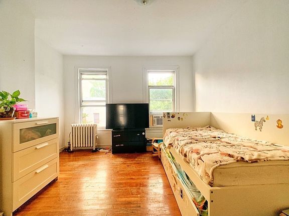 3rd image of 298 15th St APT 3